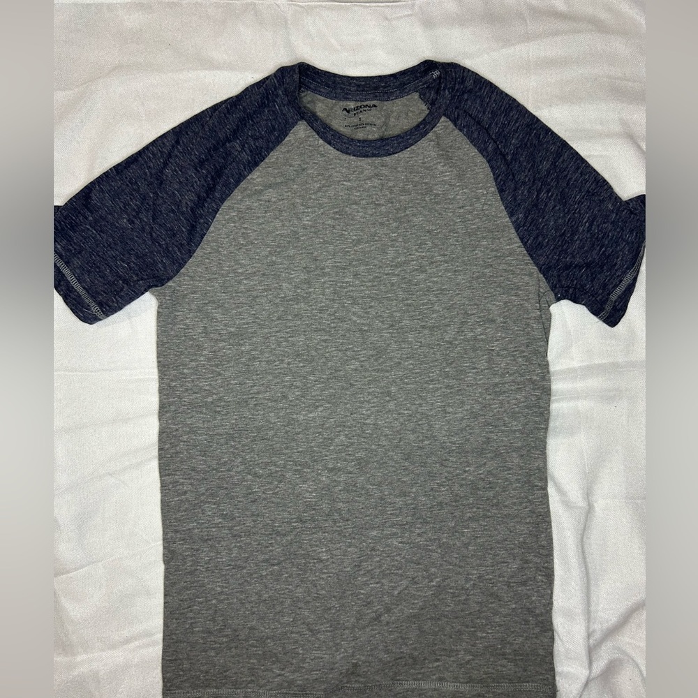 Arizona men’s grey blue tee small